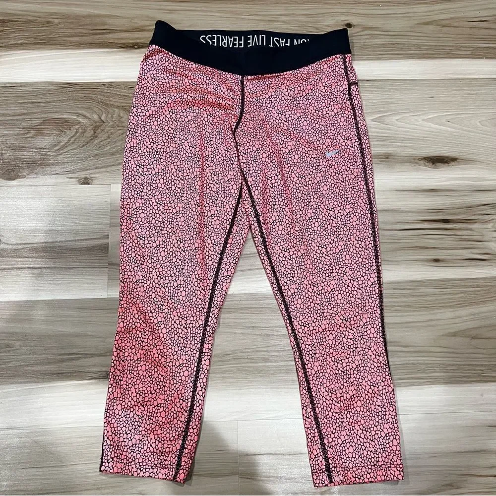 Nike Dri Fit Coral and Black Relay Cropped Leggings Women’s Small